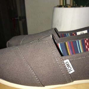 Toms brand new women’s size 8.5